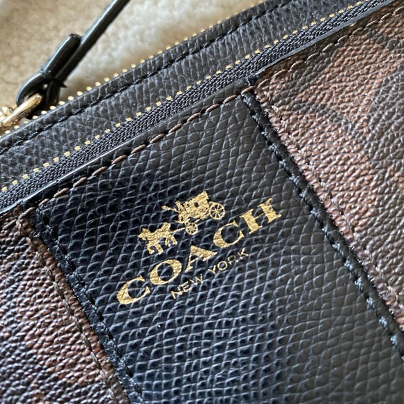 Authentic Coach wristlet - Picture 2 of 6